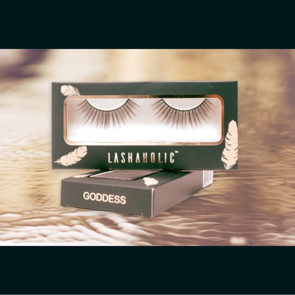 Lashaholic Goddess + GLUE lashes